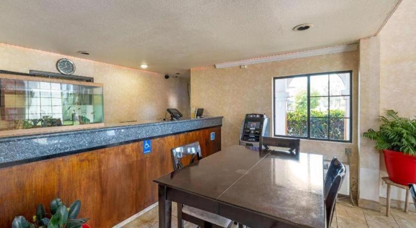 Econo Lodge Moreno Valley Eksteriør bilde